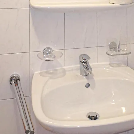 Lägenhet Beautiful In With 4 Bedrooms And Internet *