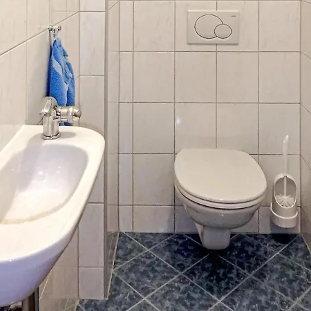 Beautiful In With 4 Bedrooms And Internet *