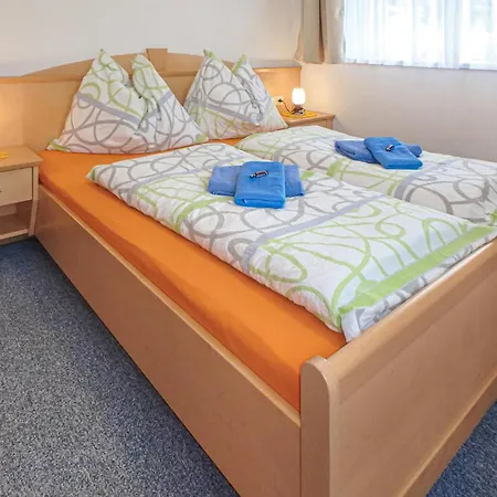 Beautiful In With 4 Bedrooms And Internet Lägenhet *
