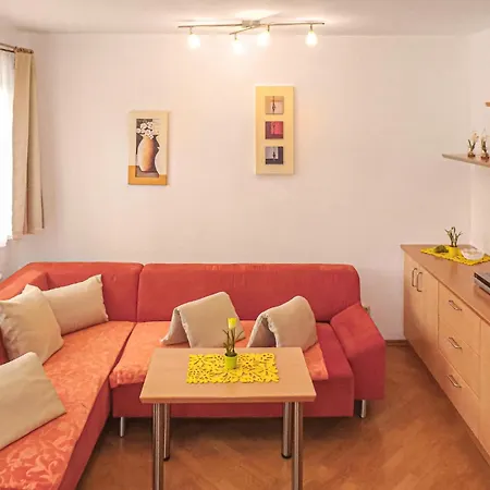 Beautiful In With 4 Bedrooms And Internet Lägenhet